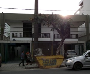 LEI PARA TODOS: Fiscalização da Prefeitura de Divinópolis notifica família de deputado federal aliado na última eleição casajaime