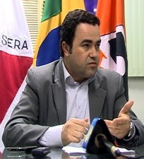 Prefeito tucano mente e fala meias verdades para manifestantes e a população divinopolitana sequence_01