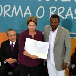 RESULTADO DAS MANIFESTAÇÕES: Dilma sanciona Estatuto da Juventude – Depois de nove anos tramitando no Congresso abr050813vac_4967