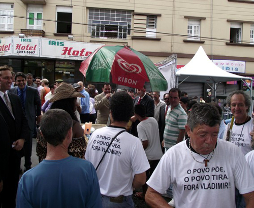 Sindicatos se reúnem para comemoração do aniversário de Divinópolis, com manifestações de protestos manifestaes