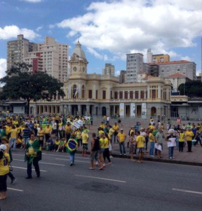 #AceitaDilmaVez bomba no Top Trending do Twitter em protesto murcho em todo pais bh