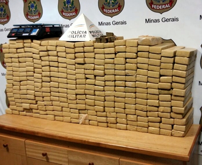 DE QUEM É A DROGA? Policia Militar e Federal de Belo Horizonte apreendem300 quilos de maconha em Divinópolis droga