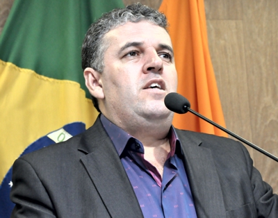 Vereador de Divinópolis provoca entrevista coletiva de sindicato para defender médico(s) dos "ataques" do edil hilton