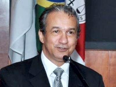 Para Láuar, "não tem sentido um combate dessa natureza entre irmãos".