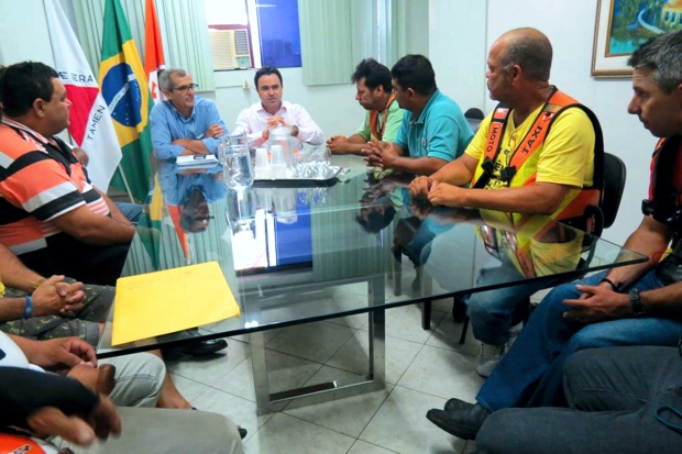 Prefeito de Divinópolis cede e diminui valor da concessão dos mototaxistas para R$ 1,2 mil reais mototaxistas