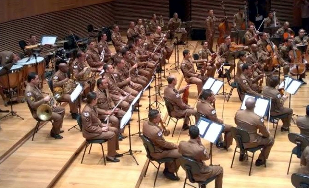 Orquestra Sinfônica da PM se apresenta em praça revitalizada PM
