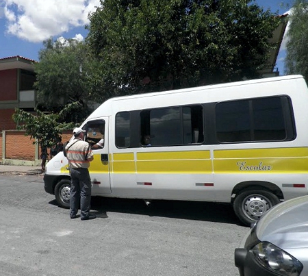 Prefeitura começa a fiscalizar vans escolares van