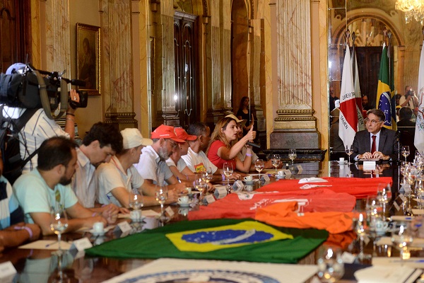 Governador recebe representantes da Frente Brasil Popular de Minas Gerais Movimento