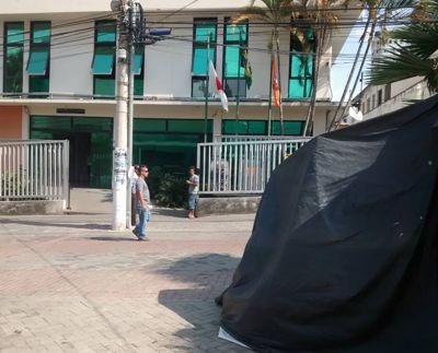 Cidadão tem bicicleta roubada em frente a porta da Câmara, por conhecido ladrão