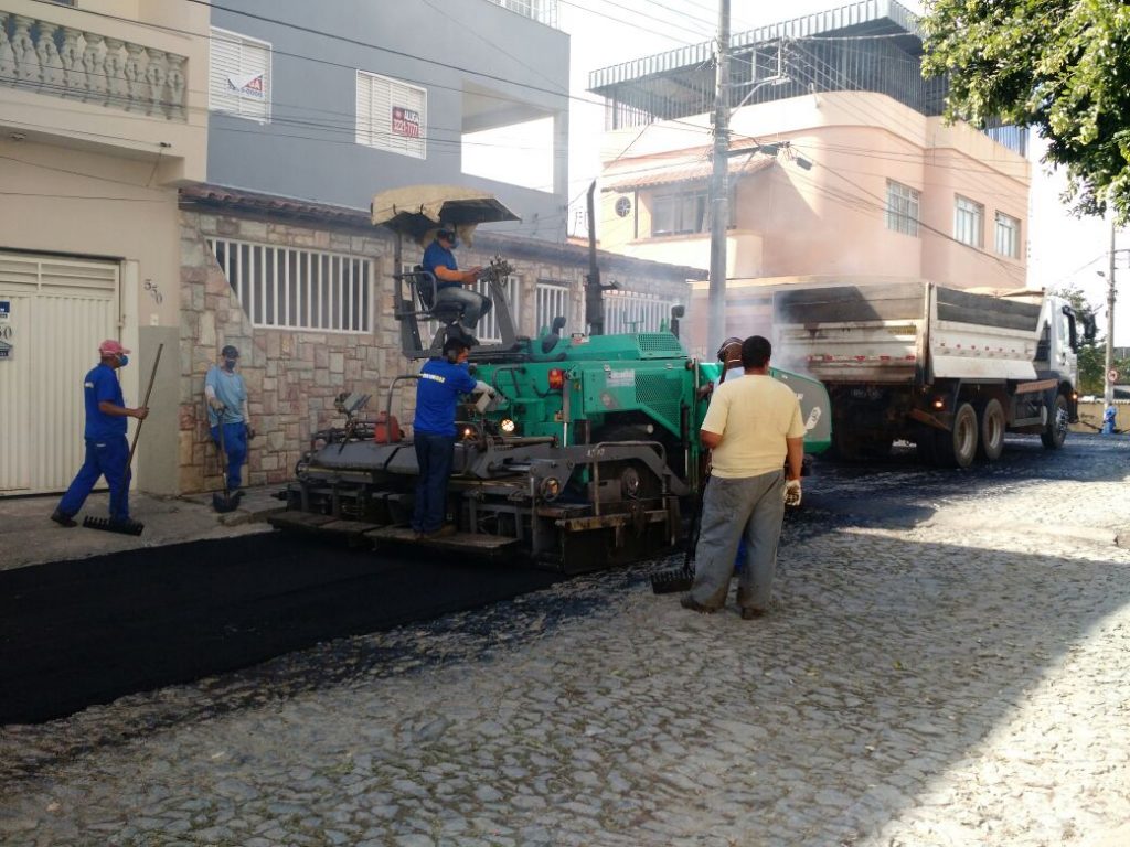 “BDMG Urbaniza” leva pavimentação asfáltica para vários bairros de Divinópolis BDMG URBANIZA DIVINOPOLIS
