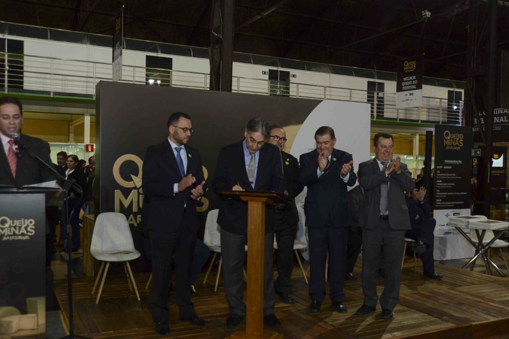 Fernando Pimentel participa da abertura do 1º Festival do Queijo Minas Artesanal Corpus BH
