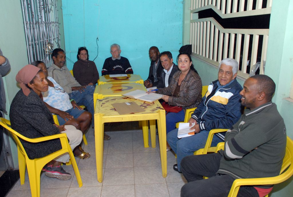 Prefeito anuncia obras no bairro Maria Helena REUNIÃO PREFEITO BAIRRO MARIA HELENA. 30-06-17 (2)