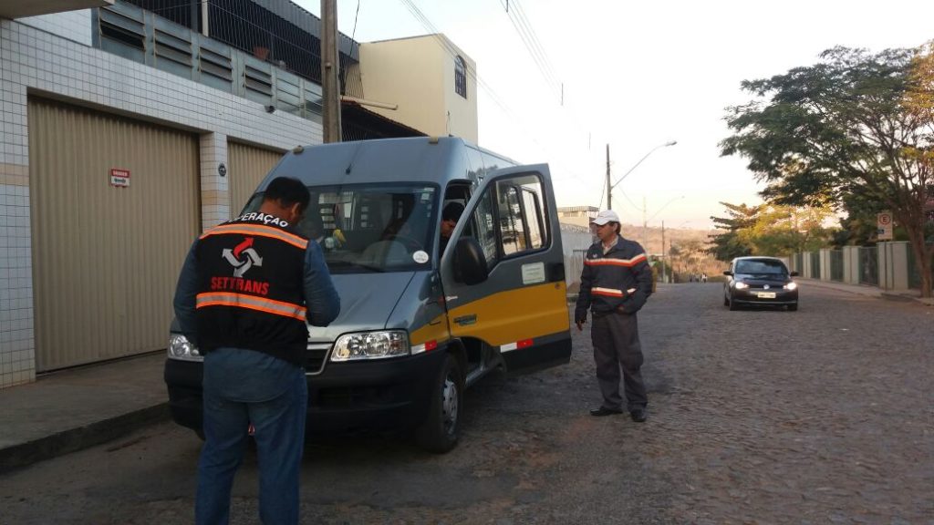 Transporte escolar e táxis começam a ser fiscalizados pela Settrans 12