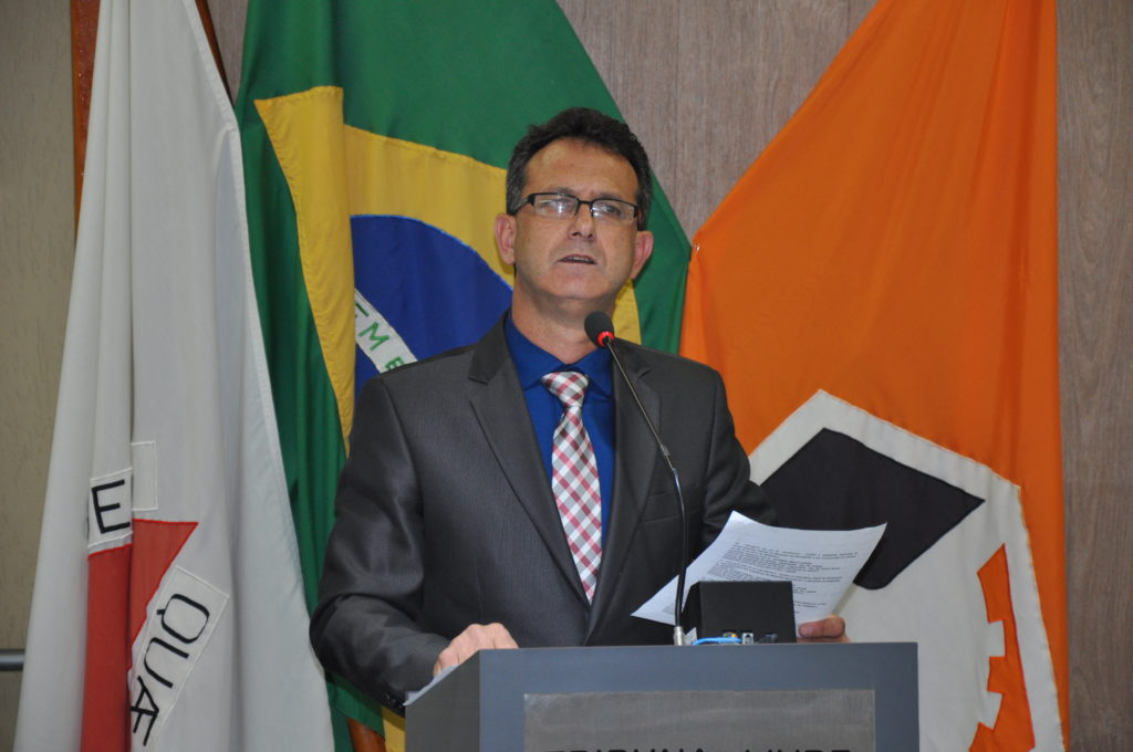 Vereador denuncia servidora "semifantasma" da Prefeitura de Divinópolis; aparece, desaparece do trabalho. Ademir