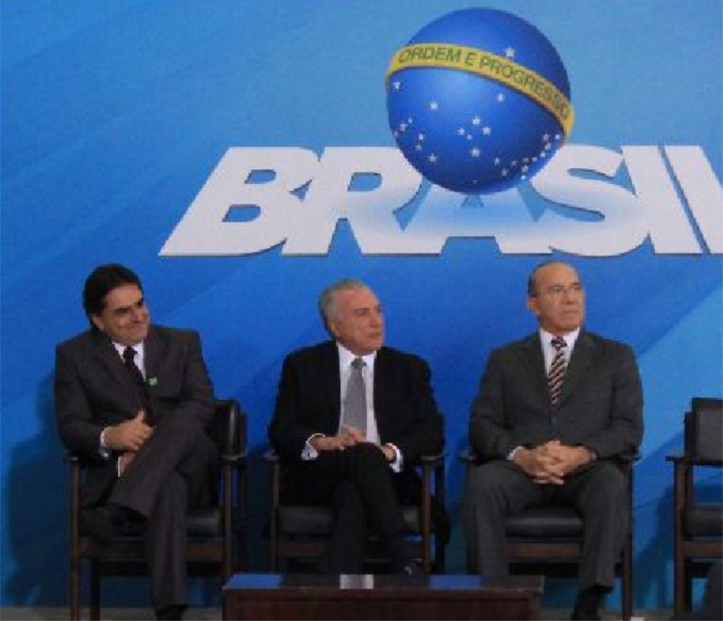 A pedido de Domingos Sávio, Michel Temer assina decreto que reconhece supermercados como atividade essencial Domingos - Temer 2