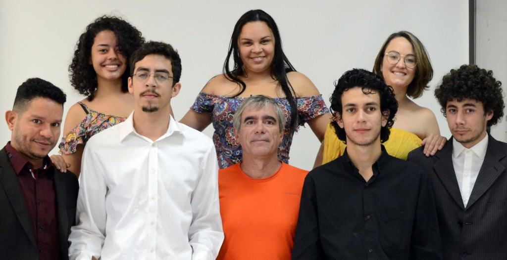 Grupo Teatral da UEMG Divinópolis se apresenta no Teatro Municipal Usina Gravatá Elenco da peça O Túnel, montada pelo Grupo Teatral da UEMG Divinópolis Crédito André Camargos Assessoria de Comunicação UEMG Unidade
