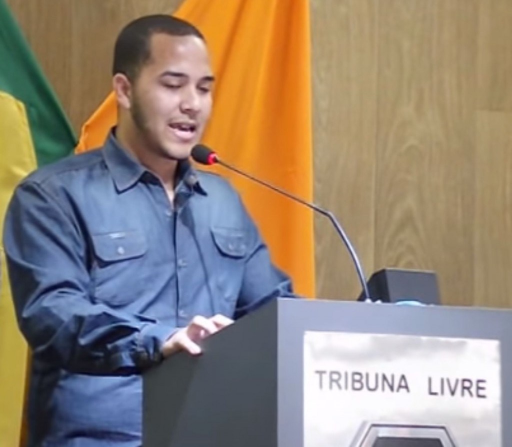Tribuno se inscreve para falar sobre “educação”, acrescenta outros assuntos e tem áudio cortado pelo presidente da Câmara de Divinópolis andre tribuna livre