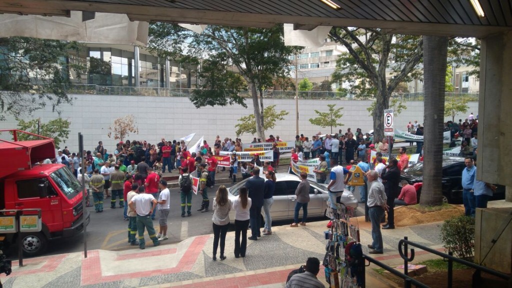 TEMER leiloa 4 usinas da CEMIG para arrecadar míseros R$ 12,1 bilhões; Uma das usinas vendida para CHINESES CEMIG - REVOLTAQ