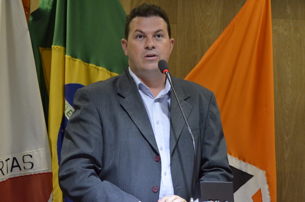 Vereador repudia ato de Diretora de Relações Institucionais e Comunitárias da Prefeitura de Divinópolis Eduardo Print Junior