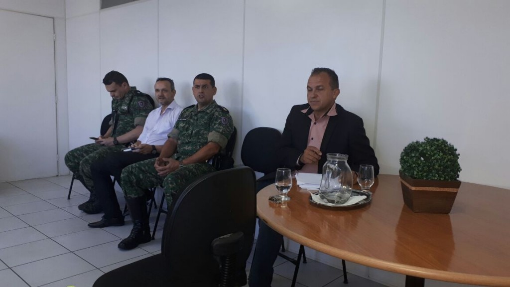 Promotores de Justiça se reúnem para análise da conduta da Copasa no tratamento do esgoto e abastecimento de água em #Divinópolis FOTO-MP-1