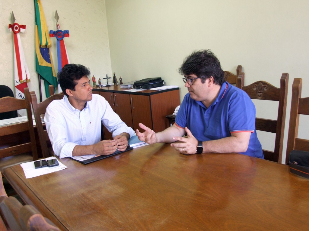 Por responsabilidade do Governador de Minas (Pimentel) UTI Neonatal da Santa Casa de Formiga inicia processo de fechamento Reunião Prefeito e Dr Carlos (4)