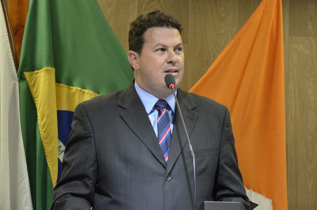 Vereador Eduardo Print Júnior denuncia irregularidades no pátio da prefeitura de Divinópolis edu patio