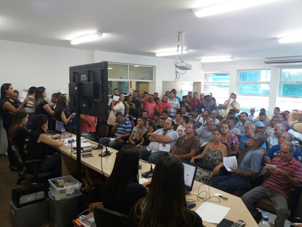 Prefeitura de Divinópolis faz leilão de veículos, caminhões, mobiliários, maquinas agrícolas e equipamentos hospitalares leilão 3