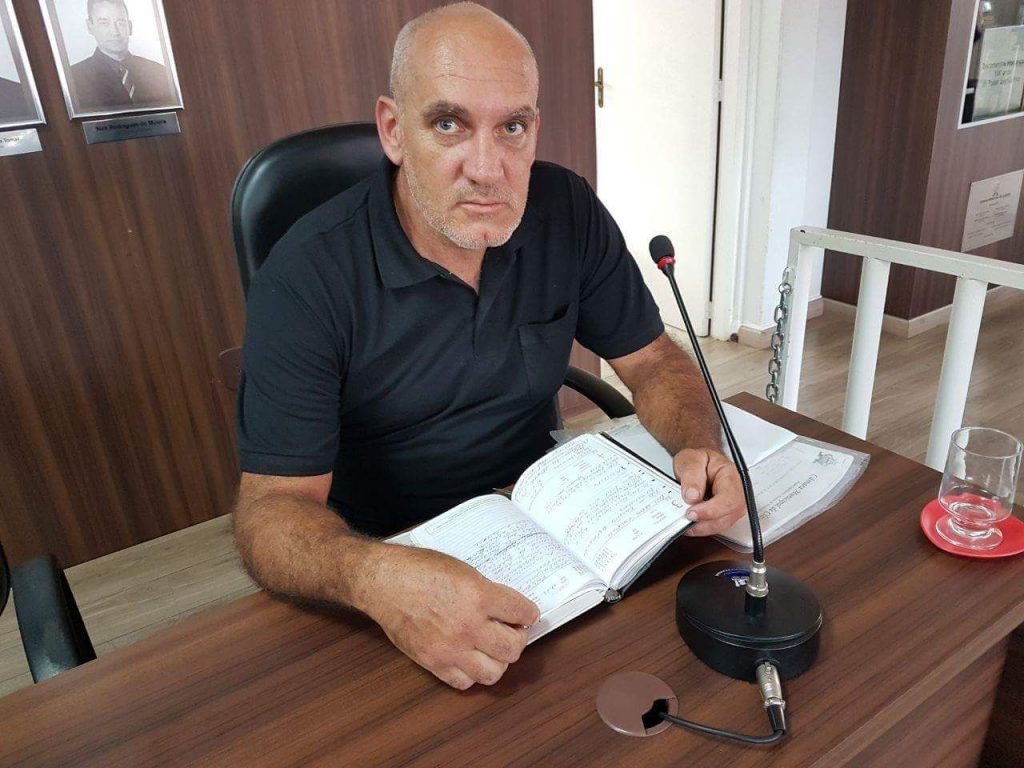 FOLHA CLAUDIENSE: Prefeito quer criar duas novas Secretarias e cargos que vão custar aos cofres públicos mais R$ 1 milhão prefeito de claudio