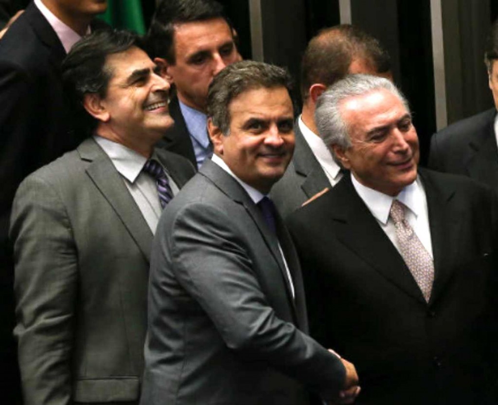 FOLHA: De volta ao Senado, Aécio ainda enfrentará desgaste político e jurídico AECIO NEVES - DOMINGOS