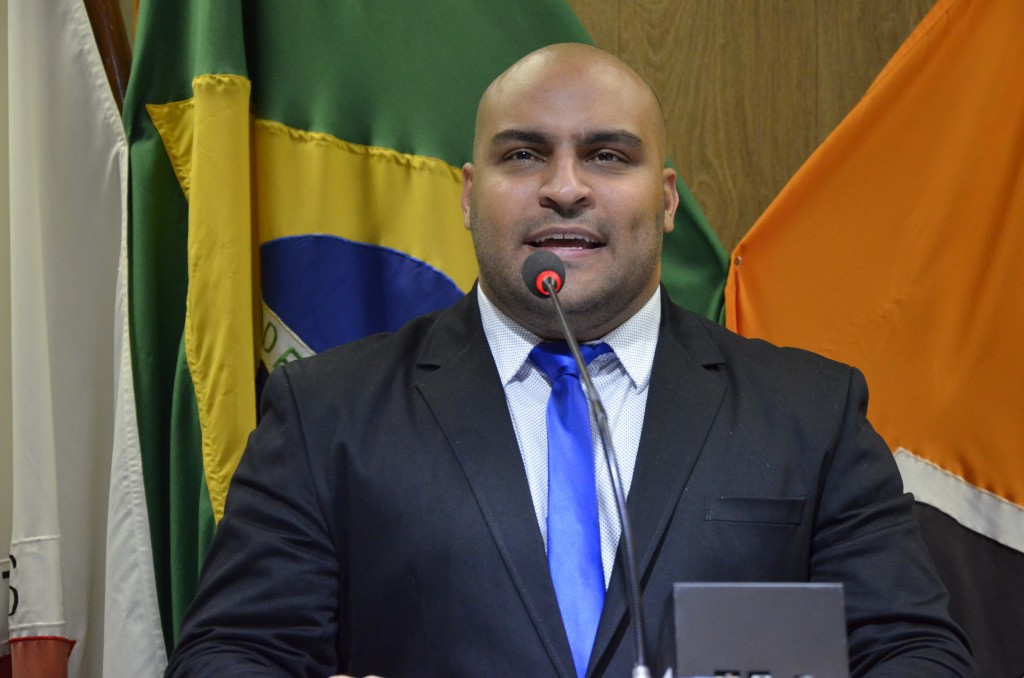 Vereadores derrubam parecer pela inconstitucionalidade e aprovam Projeto que isenta entidades filantrópicas do pagamento de taxas para realizar eventos roger03