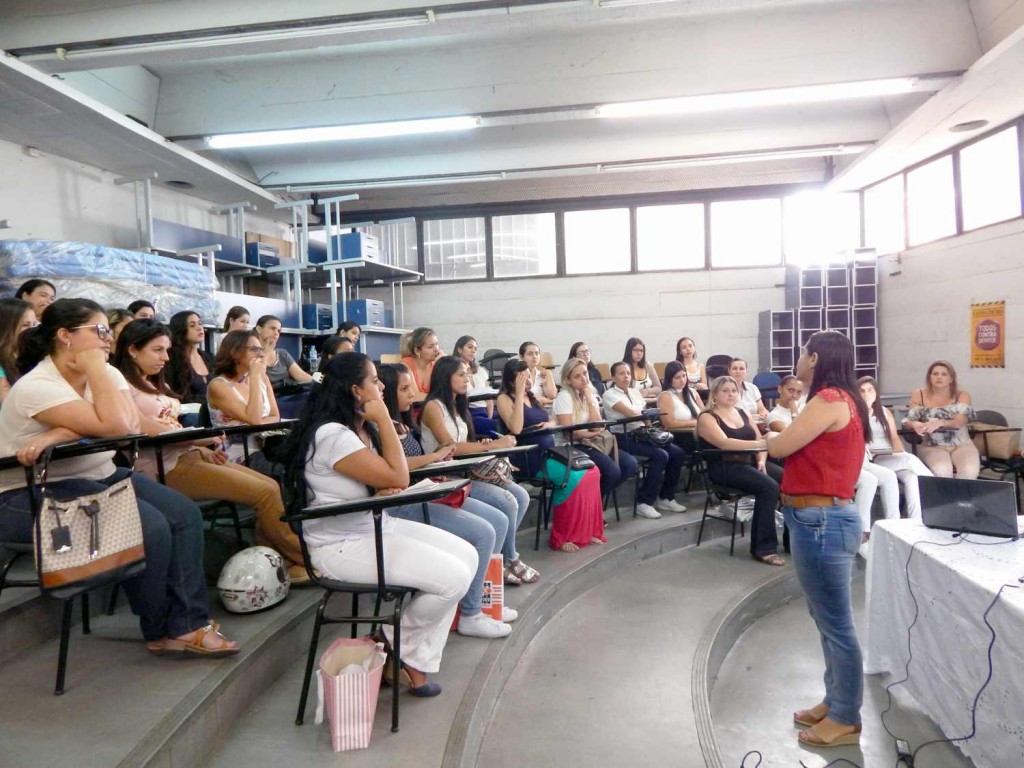 Vigilância Sanitária em palestra, alerta sobre saúde bucal nos consultórios de Divinópolis saúde bucal