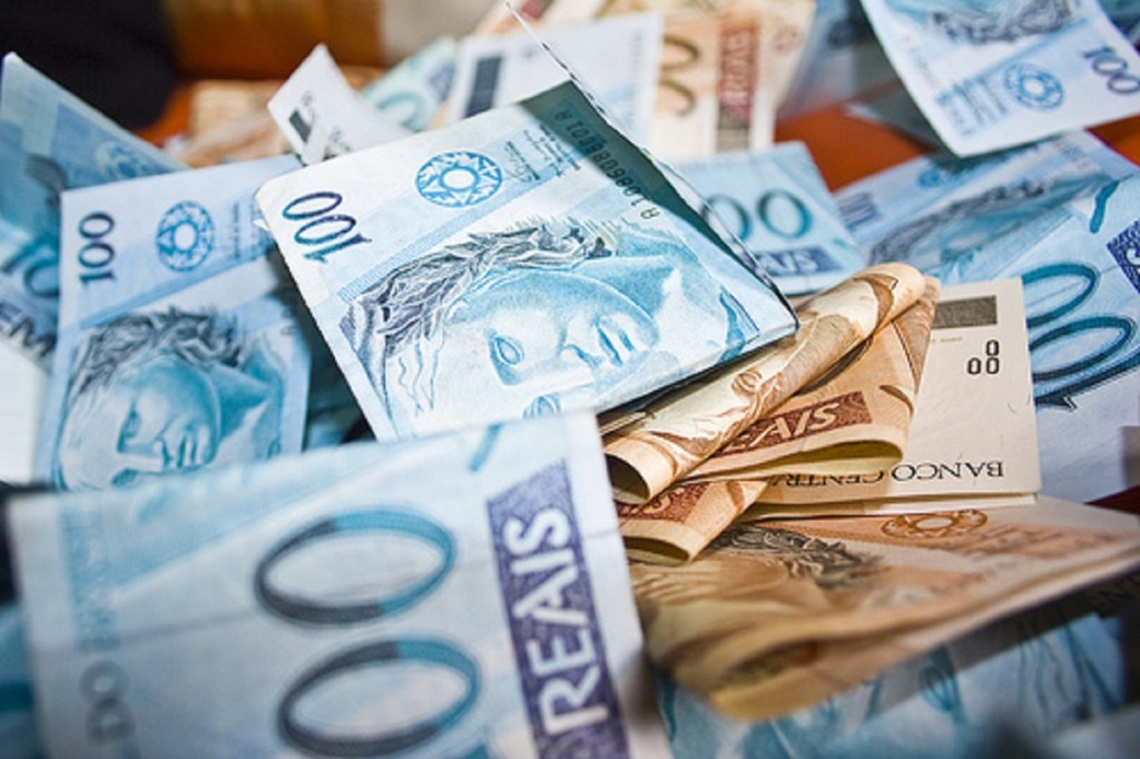 Prefeitura de Divinópolis paga salários até R$ 3 mil nesta terça (07); injetando R$ 9,5 milhões no mercado Dinheiro2
