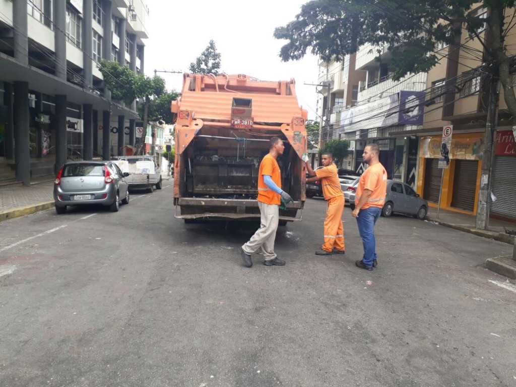 Quinze toneladas de lixo foram recolhidas durante o Pré-Carnaval de Divinópolis toneladas de lixo