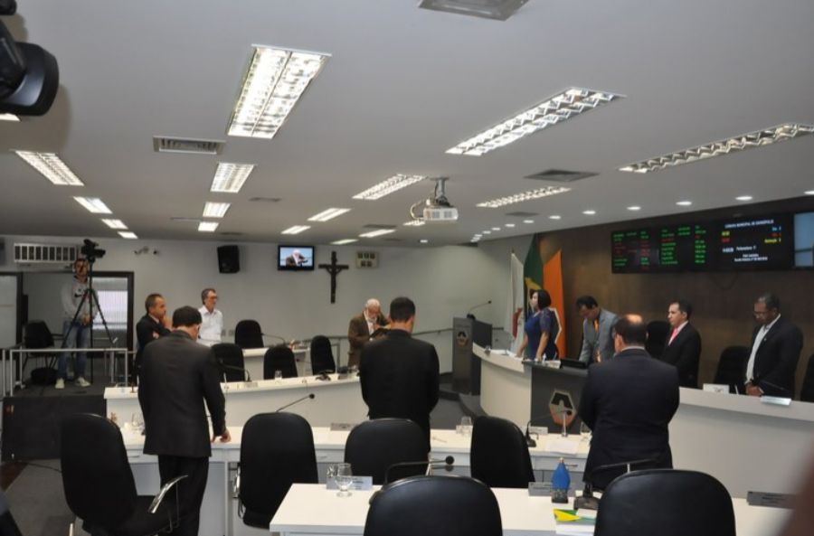 Vereador da Câmara de Divinópolis que faltar ao trabalho pode ter desconto no salário camara divinopolis - faltas