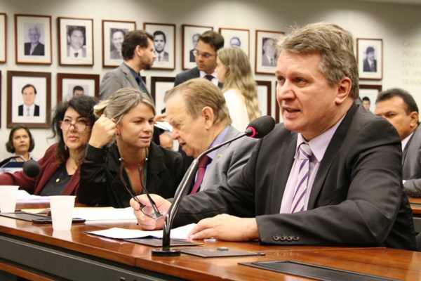 Relatório de Jaime Martins que assegura iluminação pública nas faixas de pedestres é aprovado na CVT Jaiminho Martins