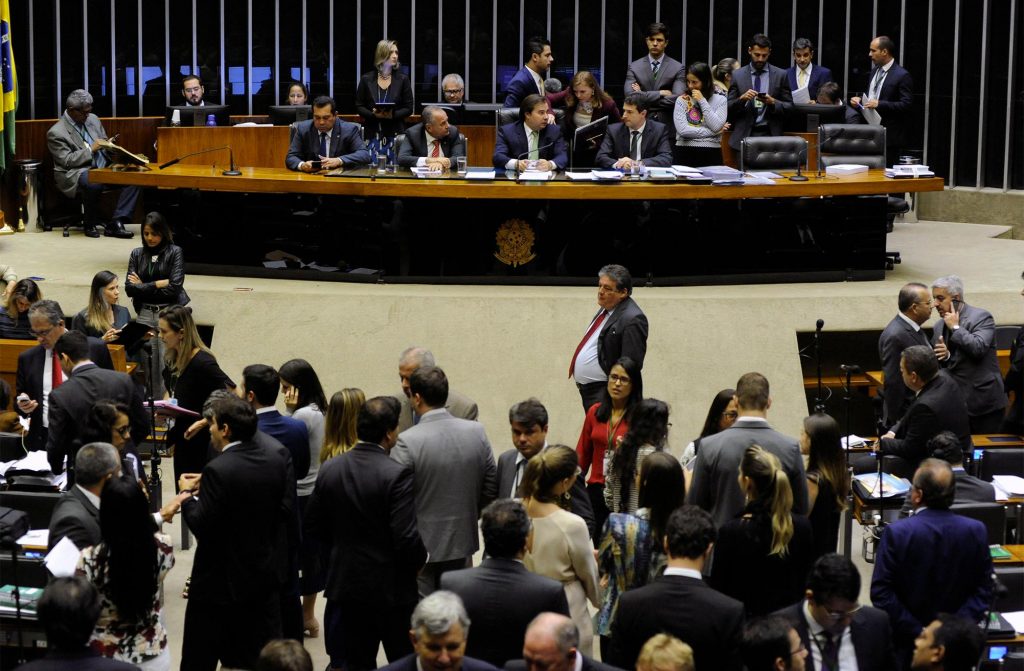 Câmara aprova reoneração com isenção de PIS/Cofins no diesel na tentativa de pôr fim à greve dos caminhoneiros camara federal