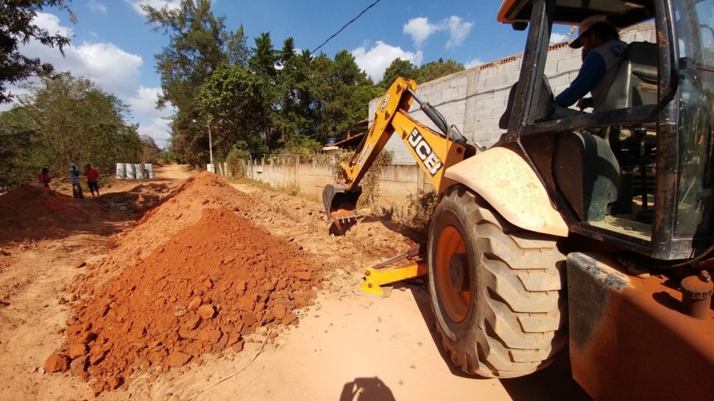 Após obras de drenagem, 12 ruas do Primavera receberão pavimento 10