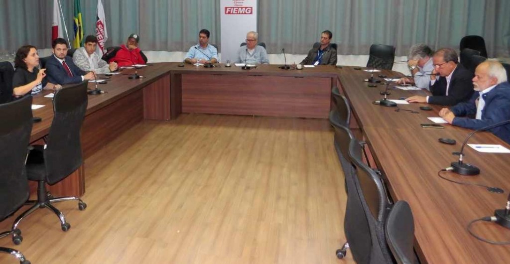 Grupo Gestor se reúne e debate funcionamento do Aeroporto e transposição da linha férrea da área urbana de Divinópolis grupo gestor - Divinópolis