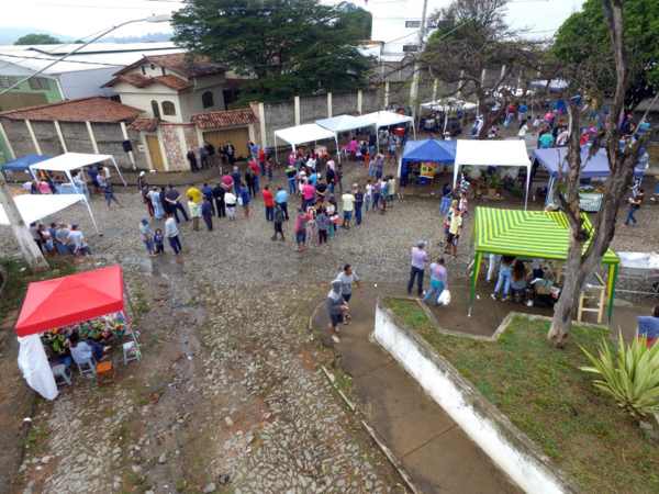 Divinópolis: Feira livre e calçamentos são inaugurados no Bairro Icaraí Feira Icarai Divinópolis