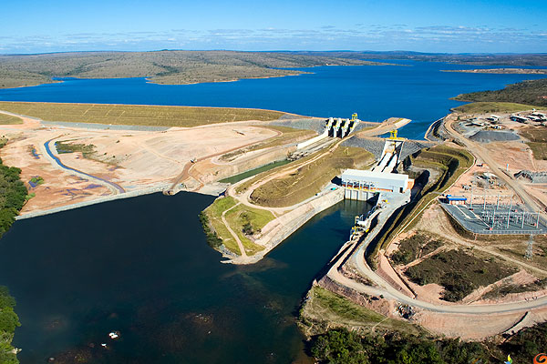 Buscas por idoso desaparecido em represa de Pompéu entram no segundo dia