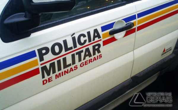 Taxista é assaltado e morto a facadas no Bairro Campina verde, em Divinópolis Viatura policia - lateral