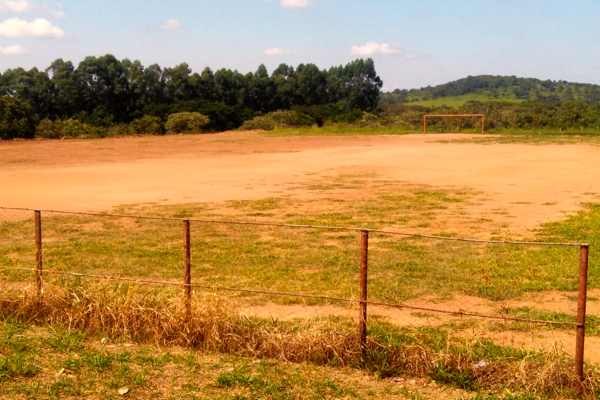 Campos de peladas de vários bairros de Divinópolis receberam manutenção nas últimas semanas