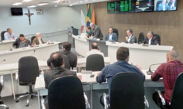 Por força da Lei do Gatilho salarial Câmara de Divinópolis concede reajuste para servidores da Casa Camara de Divinópolis - Votação projeto
