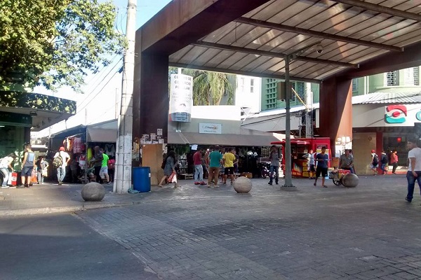 Por Mobilidade Urbana, Prefeitura de Divinópolis notifica ambulantes a desocuparem Camelódromo da Rua São Paulo até 1 de dezembro Camelodromo