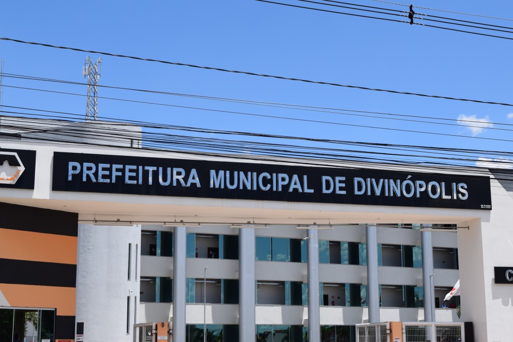 URGENTE: Por determinação judicial prefeitura de Divinópolis retoma expediente de 8 horas DSC_4784