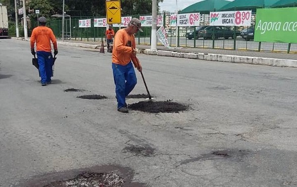 Operação tapa-buracos atende algumas das principais vias públicas de Divinópolis Tapa-buracos 3