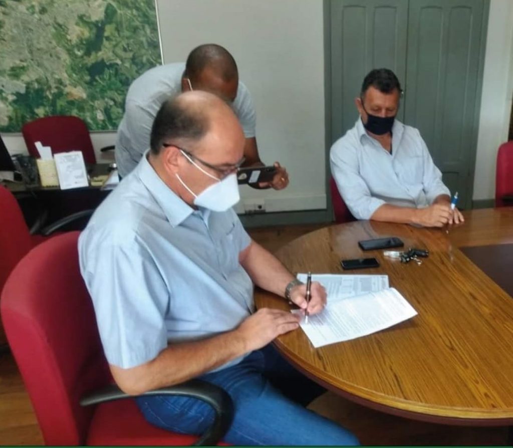 Itaúna recebe mais de R$ 6 milhões para pavimentação de 40 ruas e avenidas 2493d753-8f36-4439-b67a-cf44bd09554d