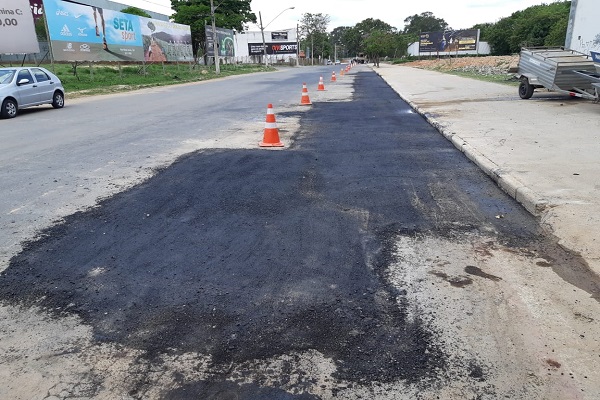 Empresa impetra impugnação de pregão eletrônico para aquisição de emulsão asfáltica para tapar buracos nas ruas de Divinópolis Buracos divinopolis