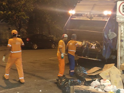 Expostos ao coronavírus, garis de Divinópolis trabalham com medo de contaminação através do descarte de lixo irregular