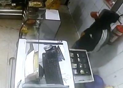 Vídeo exclusivo de assalto a mão armada em padaria no Bairro Esplanada, em Divinópolis assalto